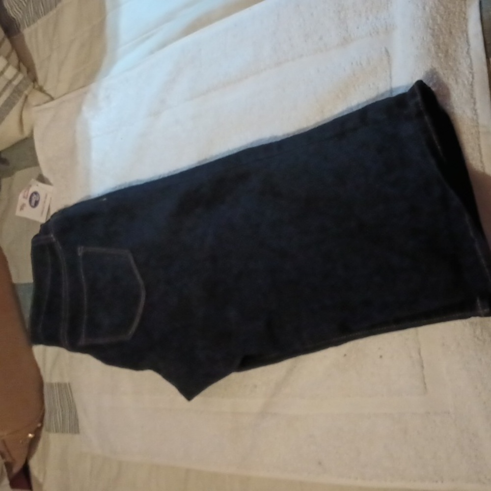 NWT Gloria Vanderbilt capris